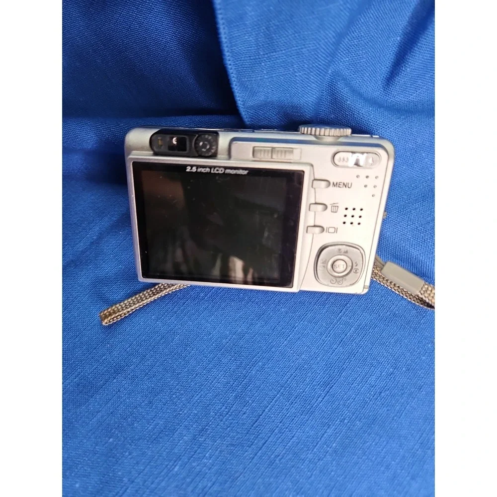AKAI Digital Camera DS8341 8.1 Mega Pixel Tested Works 8.1mp